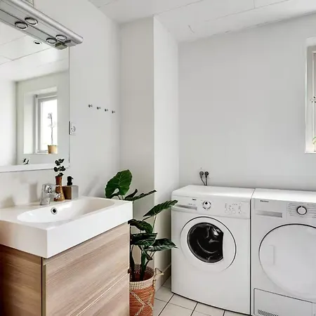 Πανσιόν 2-værelses Med Parkplads Privat Balkon